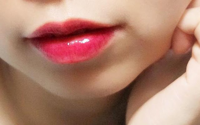 Women are happier thanks to... lipstick