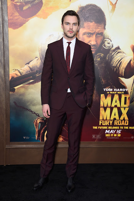 nicholas hoult, celebrities, moda masculina, iconos de estilo, perfil de estilo, premier, cine, mad max