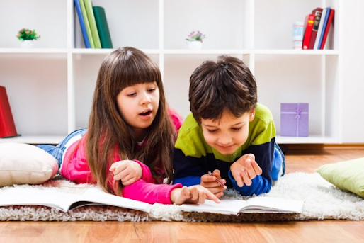 como hacer que los niños se interesen por la lectura. Niños leyendo libros