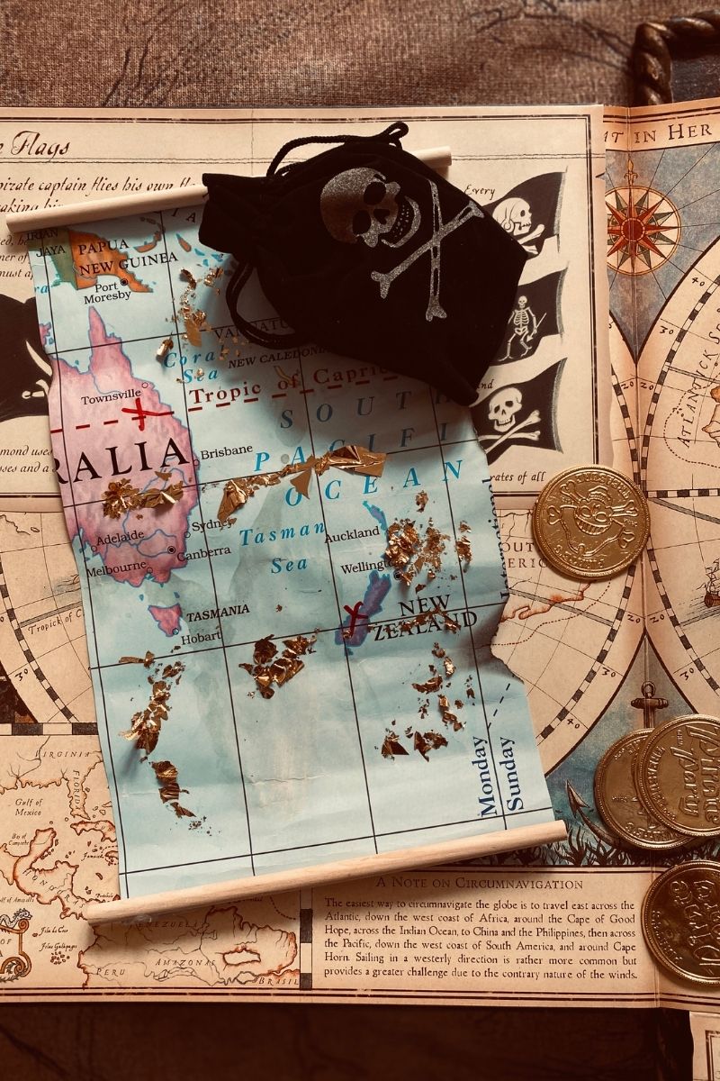 DIY MAP SCROLL FOR PIRATE PARTY