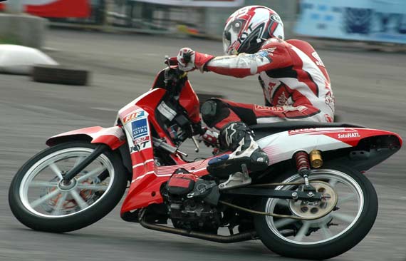 diatas adalah modifikasi honda supra x 125 drag race supra x 125 drag  title=