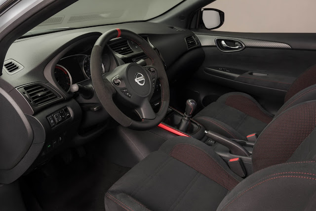 Interior view of 2017 Nissan Sentra NISMO