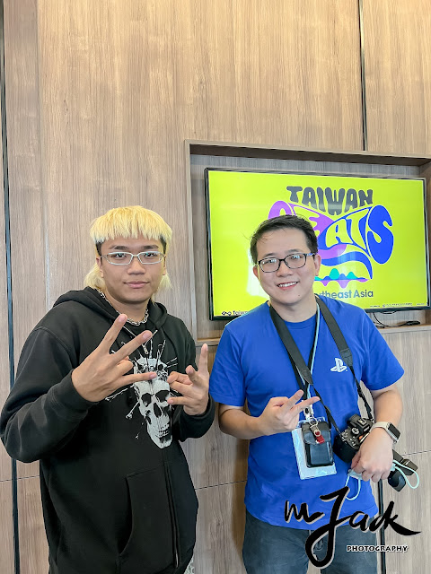 Our chief editor WLJack with Taiwanese hip hop artiste 阿跨面