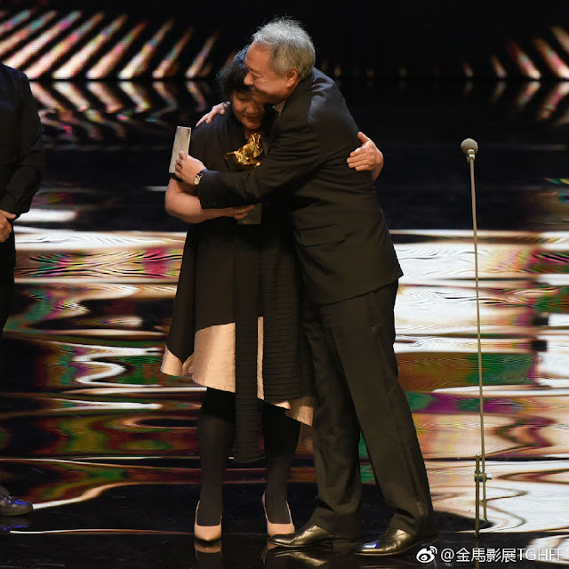 Ang Lee present Best Feature Film Award to An Elephant Sitting Still