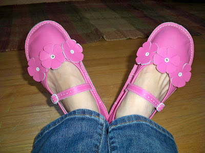 Form Fitting Shoes  Toes on Designers Now Makes Women S Shoes   Win A Pair Of Bear Feet Shoes