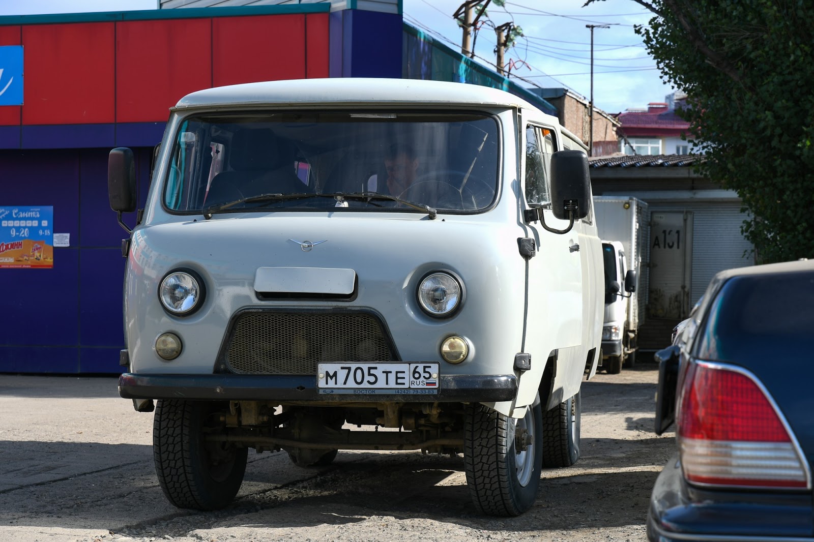 ロシア車ワズに誰でも乗れる サハリンの ブハンカ バス