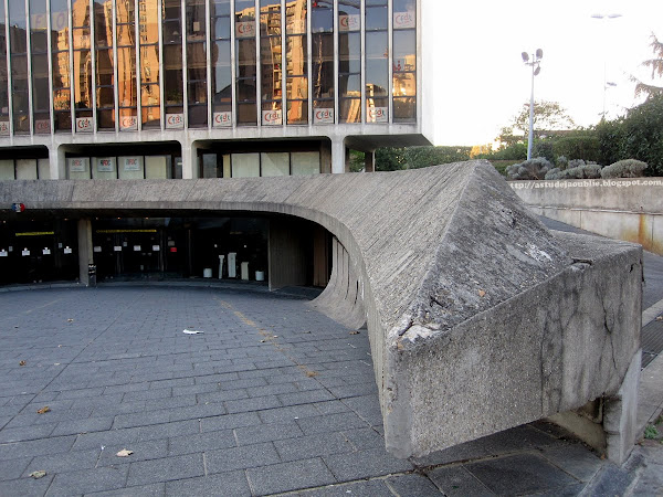 Bobigny - Bourse du travail  Architecte: Oscar Niemeyer  Construction: 1974, inaugurée en 1978