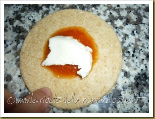 Panzerotti integrali con erbe aromatiche, pomodoro e mozzarella (6) Panzerotti integrali con erbe aromatiche, pomodoro e mozzarella (6)