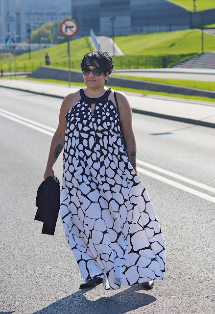 minimalism style, summer style, black adn white style 