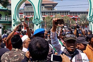 Difitnah Keji Persekusi Masa #2019GantiPresiden di Masjid,  Ini Jawaban Banser 