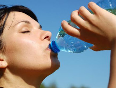 دراسة: شرب الماء يساعد في التخلص من الوزن الزائد