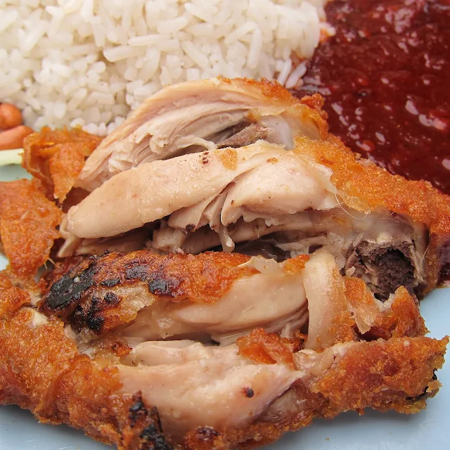 Nasi Lemak Wak Kentut Kulai Ayam Rempah Wak-Kentut-Nasi-Lemak-Kulai-Johor-Malaysia