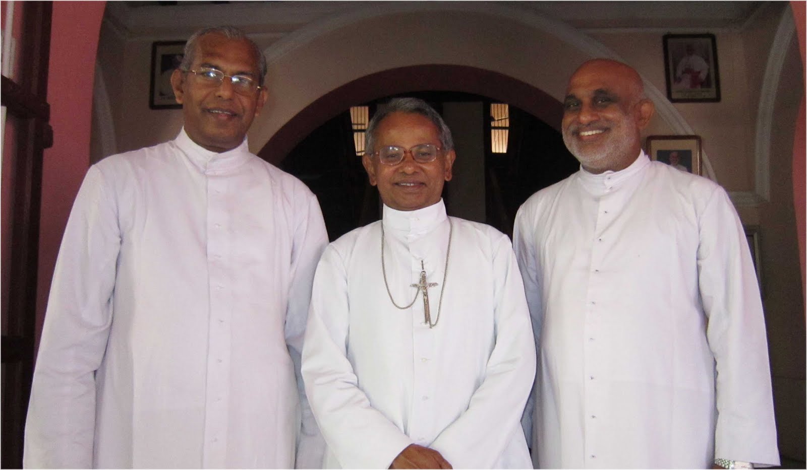  Kottapuram Bishop Dr. Joseph Karikkassery (middle).