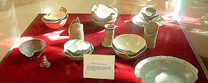 Keramik yang merupakan Koleksi Museum Seni Rupa dan Keramik