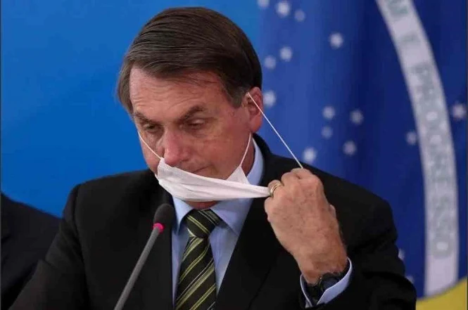 Bolsonaro tiene síntomas y se hizo el hisopado