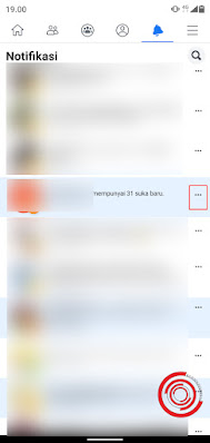 1. Langkah pertama silakan kalian buka menu Pemberitahuan lalu cari notifikasi yang ingin dihapus. Jika sudah ketemu klik pada tombol titik tiga atau tombol pilihan di sampai kanan notifikasi yang kamu pilih tadi