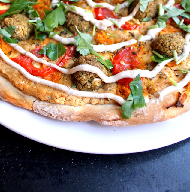 Oppskrift Hummuspizza Kikertboller Vegansk Risenta Revet Gulrot Pizza Uten Ost Yoghurtdressing