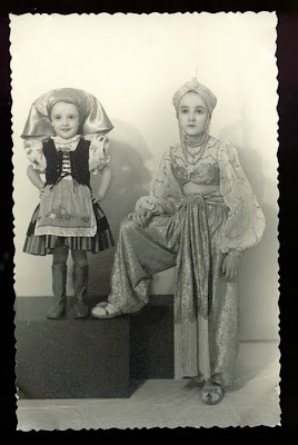 Kostum Hallowen dari Waktu ke Waktu (1800-1958)