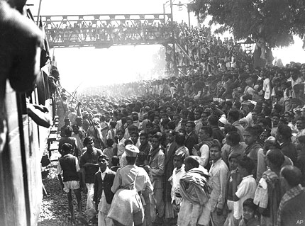 Mahatma Gandhi Funeral Procession Photos | Rare & Old Vintage Photos of Mahatma Gandhi, India (February 2, 1948)