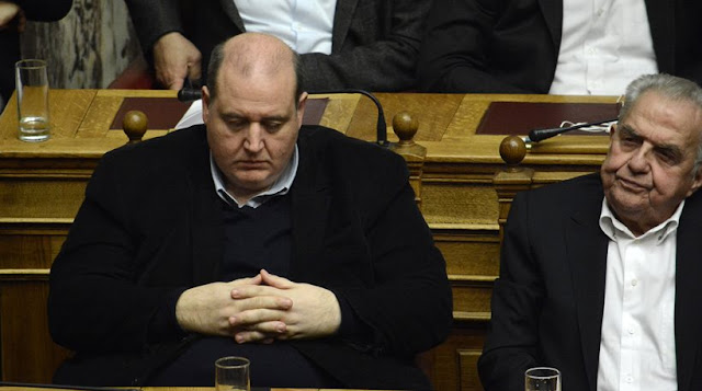 Απίστευτο: Ο υπουργός της "εθνοκάθαρσης κοιμάται στη Βουλή!