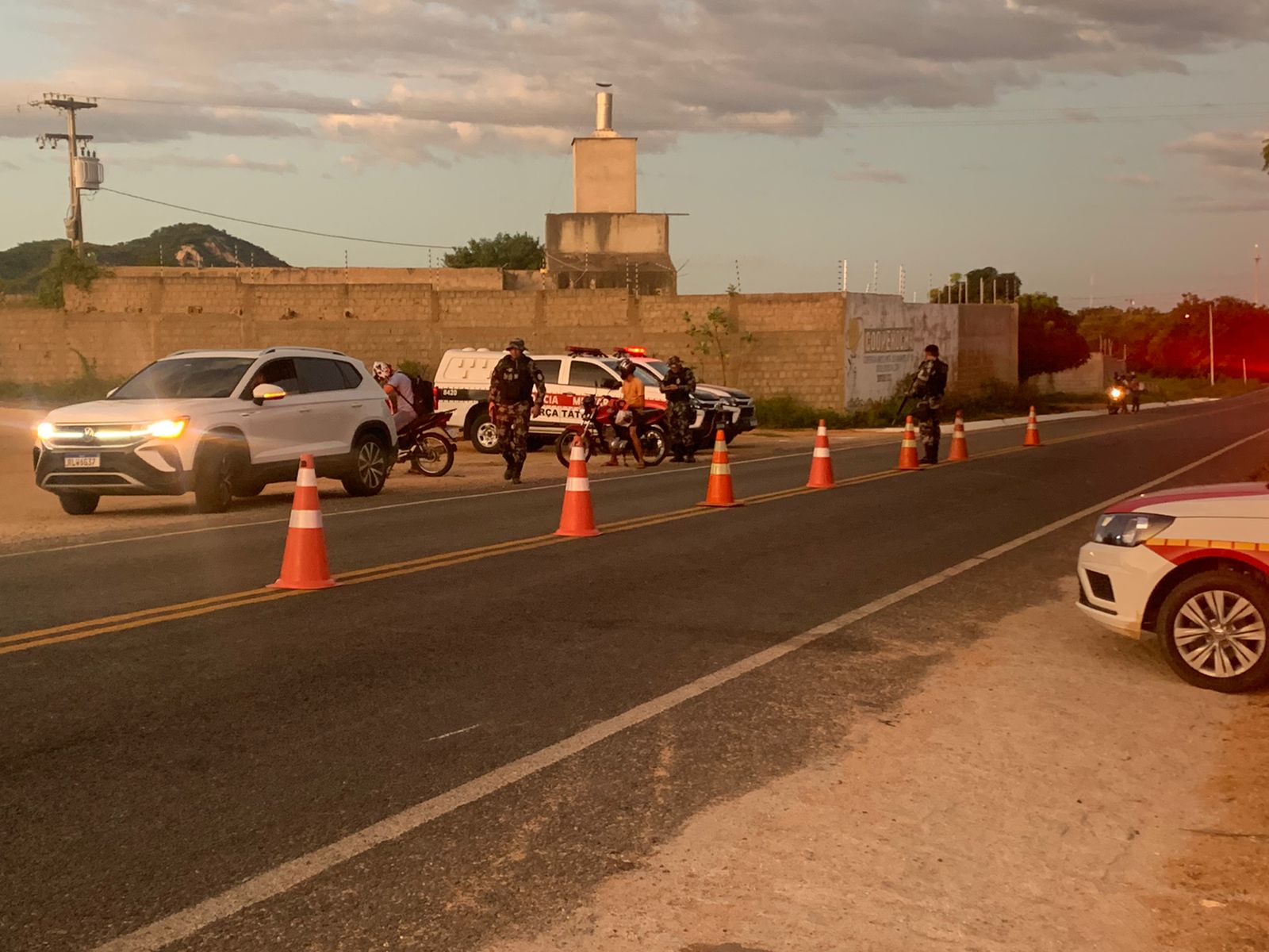 POLÍCIA MILITAR REALIZA AÇÕES PREVENTIVAS NA PB-323