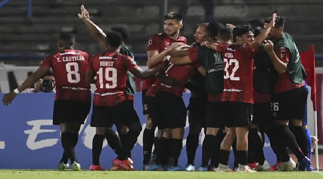 AKINYOOLA SELLA VICTORIA DEL CARACAS FC POR LA MÍNIMA DIFERENCIA 1-0