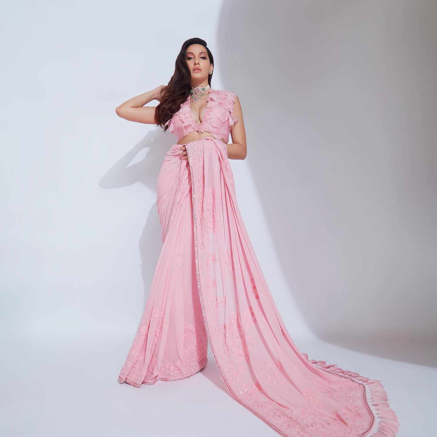 Nora Fatehi cleavage pink saree hot