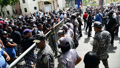 Militares y Policías Retirados marchan por aumento salarial y otras reivindicaciones