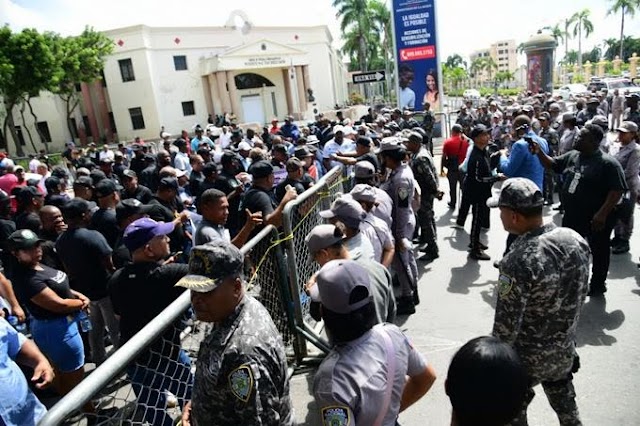 Militares y Policías Retirados marchan por aumento salarial y otras reivindicaciones