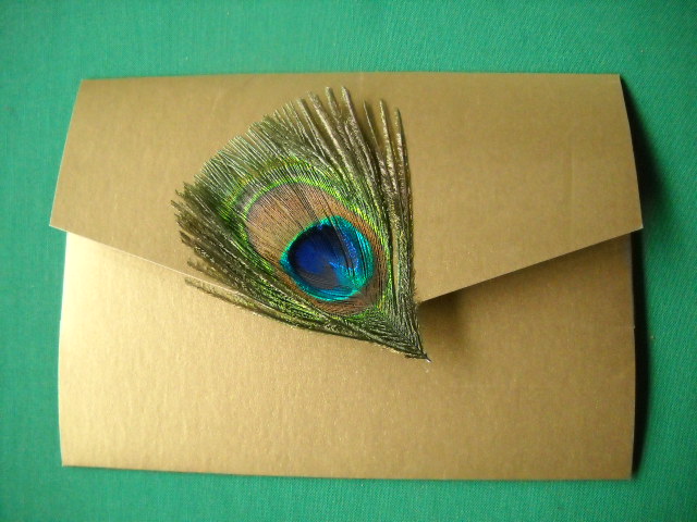 Place cards were diecut peacocks and the feather motif was included in