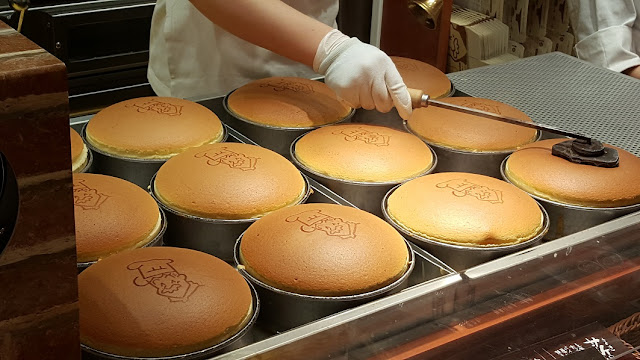 shin-osaka station rikuro ojisan no mise cheese cake