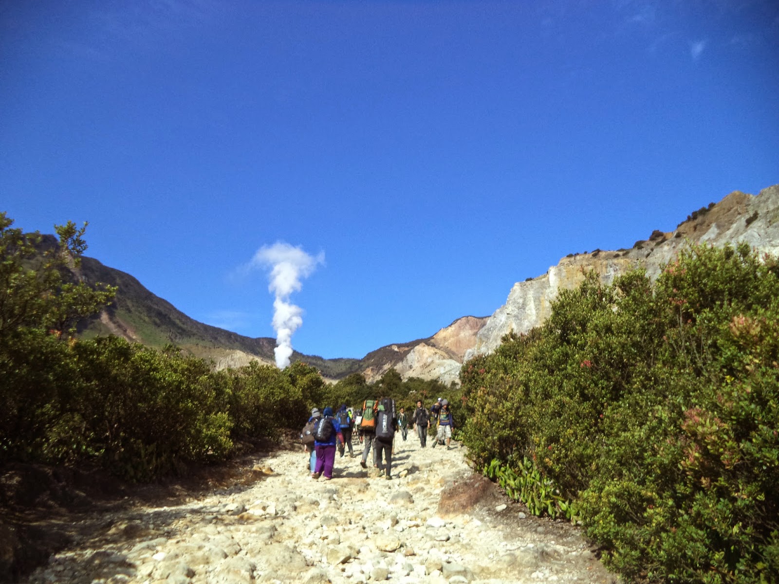 Fun Hiking Papandayan 2622 MDPL (Pengembaraan 2 BRMG)