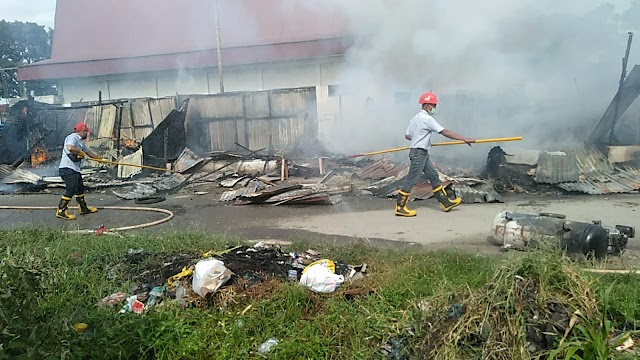 Tujuh Kios Berdempetan Hangus Terbakar di Kelurahan Serbelawan