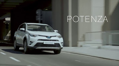 Pubblicità Toyota Nuovo RAV4 Hybrid con musica di David Bowie