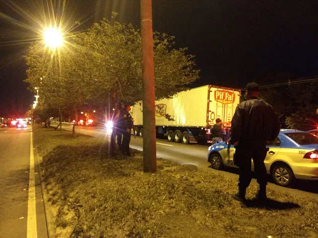 Trânsito foi interditado na Avenida Brasil em ambos sentidos para a ação da Polícia/Foto: Divulgação PM