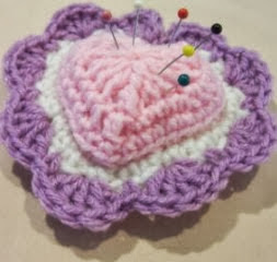 http://www.freecraftunlimited.com/heart-crochet-pin-cushion.html