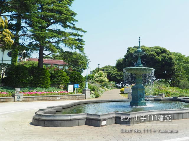[横浜] 噴水広場から見えるイギリス館