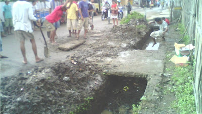 Warga Kelurahan Sarae Gotong Royong Bersihkan Saluran