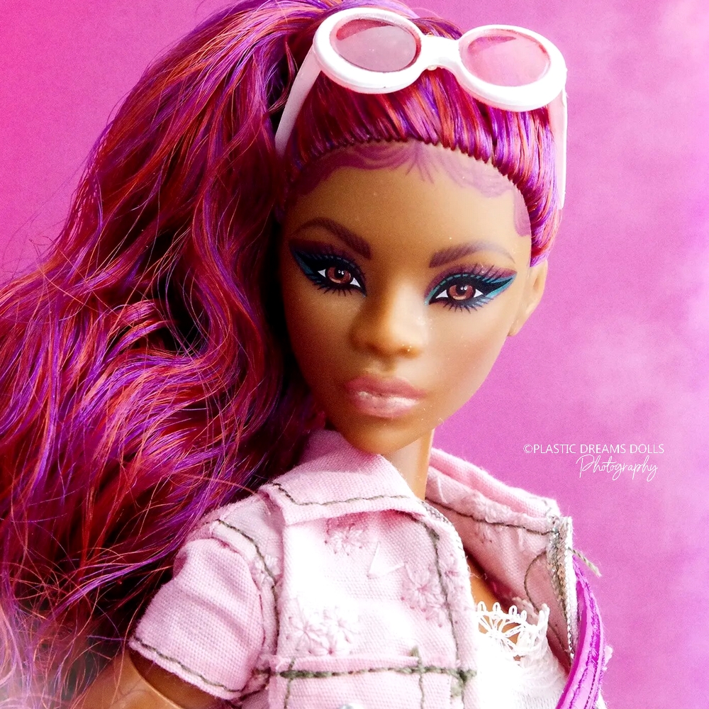 Looks #7 Barbie Doll