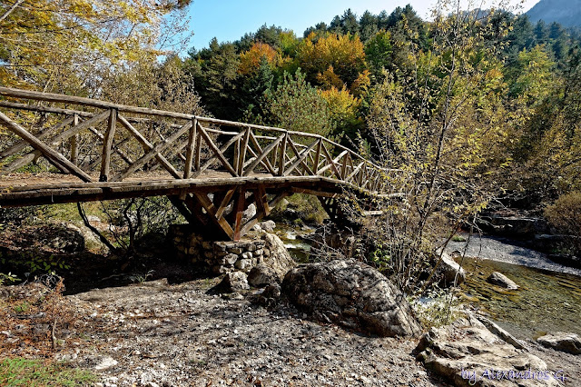 Περπατώντας από την Παλαιά Μονή Αγ. Διονυσίου στο ομώνυμο εκκλησάκι (και πίσω)