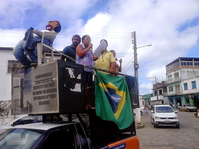 Itagi- Manifestantes protestam contra a atual gestão