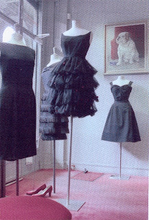 Boutique la petite robe noire au Palais Royal, Galerie de valois . Une ...