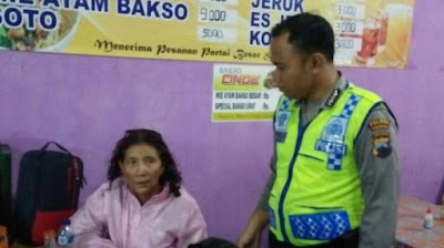 AGEN POKER - Heboh, Menteri Susi Makan Bakso Di Warung