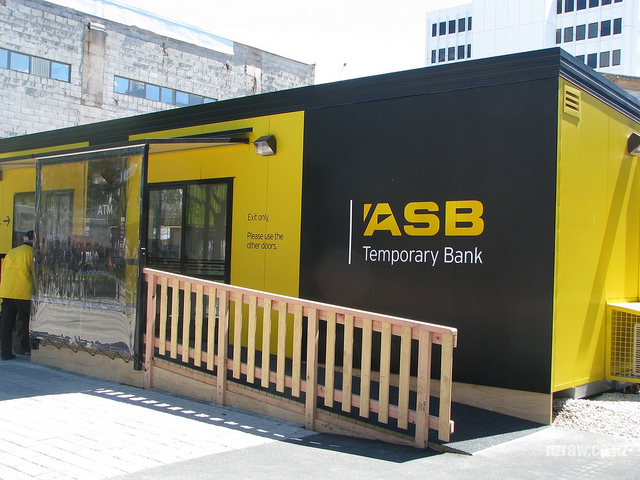 Shopping center construído de contêiners reciclados na Nova Zelândia