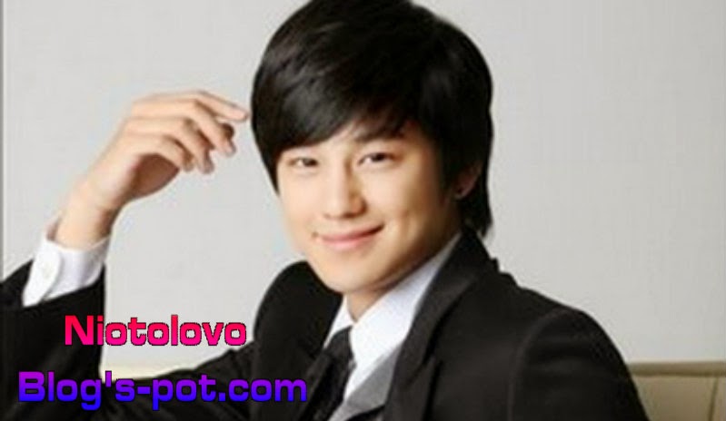 Tampilan Fashion Ala Artis  Kim Sang Bum Niotolovo