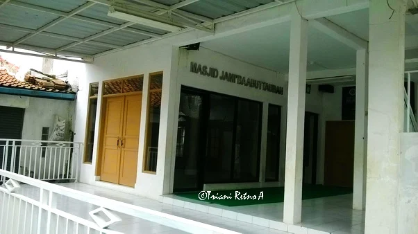 Masjid di Jalan Caringin