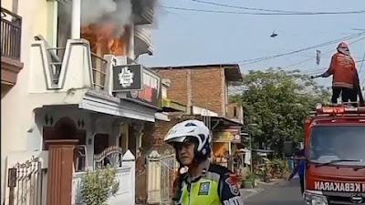 Kebakaran Ruko "Embok Vape Store" di Jalan Adi Santoso Kepanjen