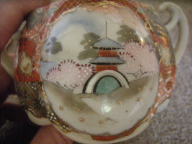 Meiji Period Japanese Porcelain Kyoto Satsuma Moriage / 明治時代、日本の磁器京都さつま