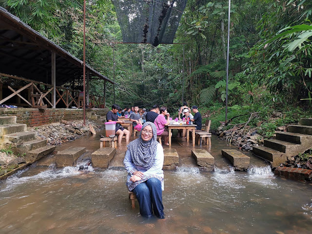 Pengalaman Makan Dalam Sungai Di BBQ Lamb KL Kemensah, 