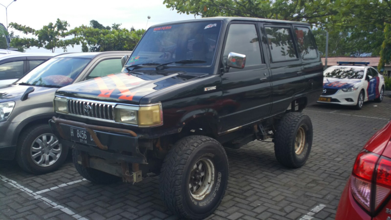 Modifikasi Mobil Kijang Super OffroadJeep Dan Jadi Hummer